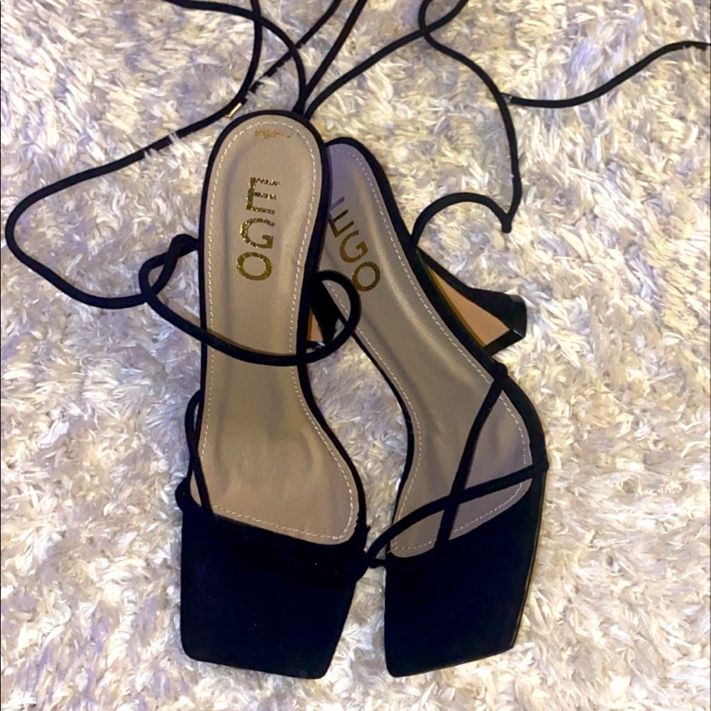 Tie up heel square toe heel